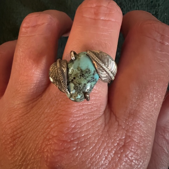 🚫SOLD🚫 Vintage Native American Silver & Turquoise Ring - Picture 2 of 5